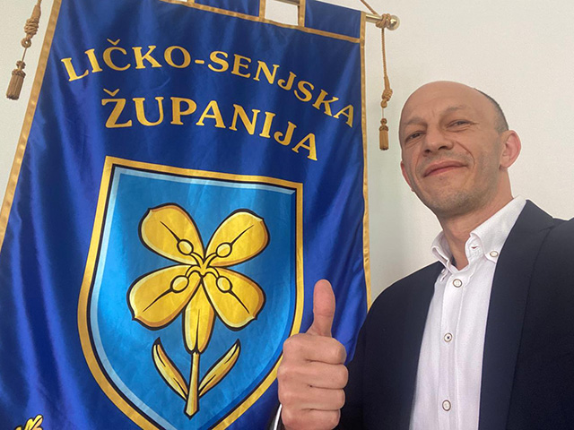 Župan Petry u svom uredu                                                                                                                                                                                                                                  